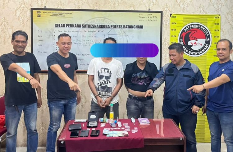 Satresnarkoba Polres Batang Hari Ungkap Kasus Narkotika di Desa Aro, Dua Pria Diamankan