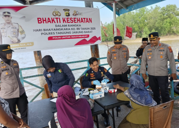 Polres Tanjab Barat Berikan Layanan Kesehatan Gratis bagi 197 Warga Pesisir Terpencil