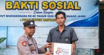 Sambut Hari Bhayangkara ke-80, Polres Muaro Jambi Salurkan Bantuan Sembako kepada Warga Kurang Mampu