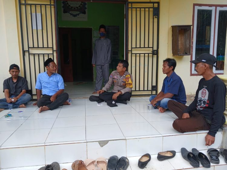 Cegah Gangguan Kamtibmas, Bhabinkamtibmas Polsek Betara Ajak Warga Aktifkan Ronda Malam