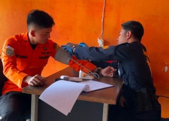Perkuat Kesiapsiagaan Lapangan, Sidokkes Polres Tanjab Barat dan SAR Kuala Tungkal Jalin Sinergi Lewat Bakti Kesehatan