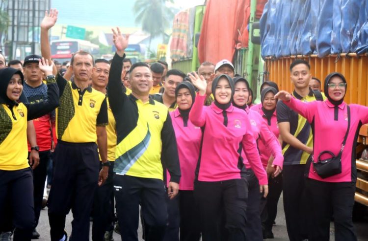 Semarak HUT Bhayangkara ke-80, Polres Batanghari Gelar Olahraga Bersama dan Jalan Santai Bersama Masyarakat