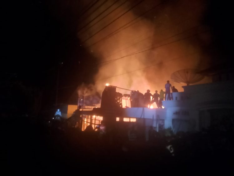 Rumah Orang Tua Mantan Pj Bupati Kerinci Terbakar