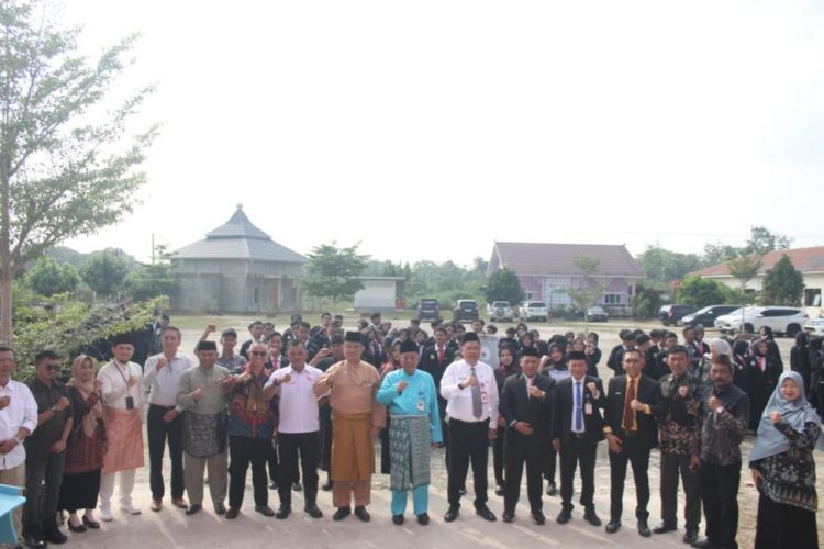Wagub Sani Lepas 219 Siswa PKL SMKN 6 Kota Jambi untuk Dorong Generasi Siap Kerja dan Berdaya Saing Nasional