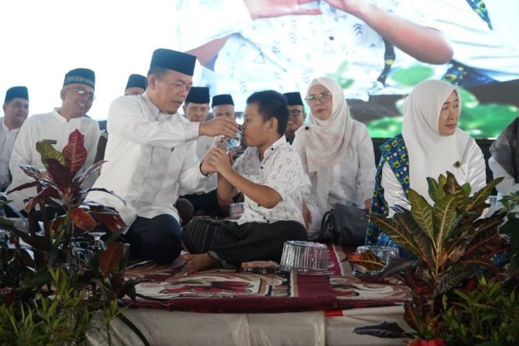 Gelar 10 Muharram 1448 H/2026 M, Pemprov Jambi Beri Santunan kepada 2000 Anak Yatim dan Difabel