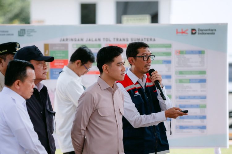 Bupati Tanjab Barat Serahkan Bantuan Kepada Korban Kebakaran di Tungkal Ilir