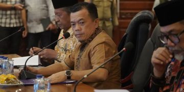 Gubernur Al Haris Pimpin Rapat Evaluasi Perkembangan Pelaksanaan Kegiatan Pembangunan Triwulan II TA