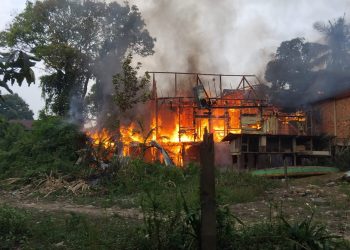 Diduga Korsleting Listrik, Dua Rumah di Arab Melayu Terbakar