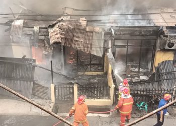 Asrama Polisi di Belakang Mapolda Jambi Terbakar, Delapan Rumah Hangus