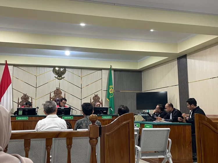 Hakim Tolak Eksepsi Tiga Terdakwa Korupsi PDAM Tirta Mayang, Sidang Berlanjut ke Tahap Pembuktian