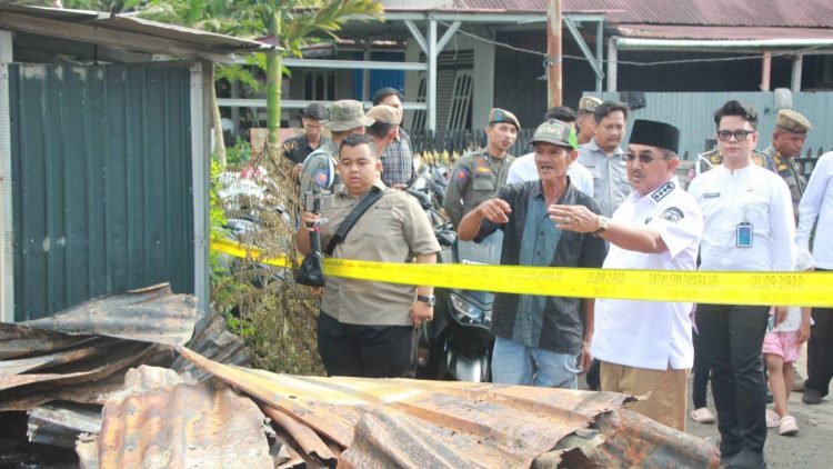 Bupati Anwar Sadat Tinjau Korban Kebakaran di Sungai Nibung: Salurkan Bantuan Logistik