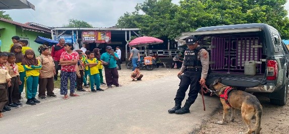 Sentuhan Humanis Polri Warnai Sosialisasi Ops Antik Siginjai 2026, K9 Polda Jambi Hibur dan Edukasi Siswa