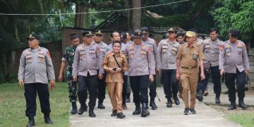 Kapolres Tebo Pimpin Langsung Penindakan PETI di Sungai Batanghari, Tujuh Rakit Dompeng Dimusnahkan