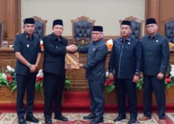 Ketua DPRD Aidi Hatta S Ag Pimpin Rapat Paripurna Pemandangan Umum Fraksi terhadap Raperda Pertanggungjawaban APBD 2025