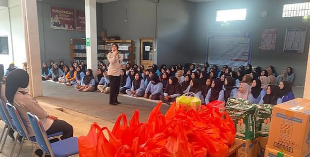 Kalapas Perempuan Kelas II B Jambi Meita Eriza Salurkan Bantuan Kebutuhan bagi Kelompok Rentan dan 209 Warga Binaan