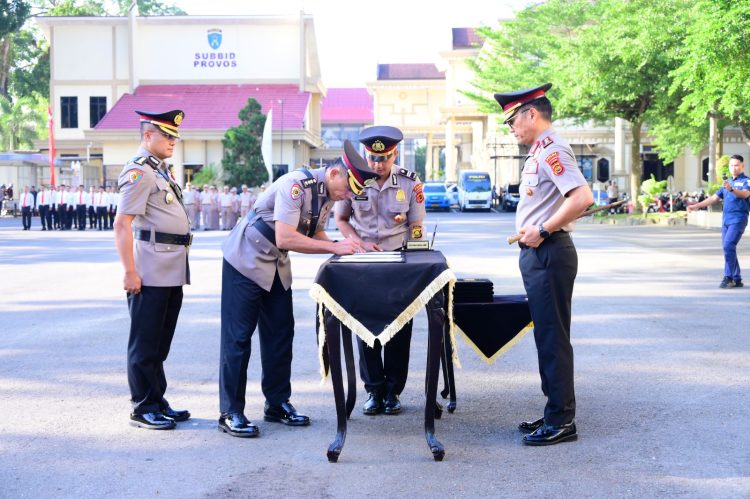 Kapolda Jambi Pimpin Sertijab dan Pengambilan Sumpah Jabatan Sejumlah Pejabat Utama, Perkuat Kinerja Organisasi
