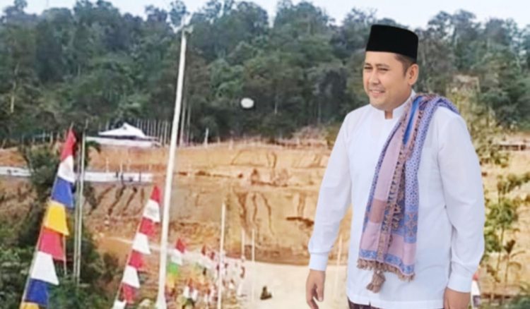 Bupati Tanjab Barat Serahkan Bantuan Kepada Korban Kebakaran di Tungkal Ilir