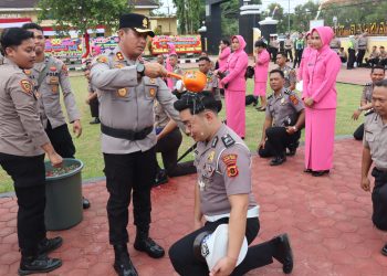 Kapolres Tanjab Timur Pimpin Upacara Kenaikan Pangkat Periode 1 Juli 2026, Tekankan Peningkatan Kinerja Personel