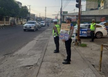 Polsek Kawasan Pelabuhan Marina Amankan Ibadah Minggu di Gereja Santo Paulus Kuala Tungkal, Ibadah Berlangsung Aman dan Khidmat