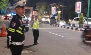 Polsek Kawasan Pelabuhan Marina Amankan Ibadah Minggu di Gereja Santo Paulus Kuala Tungkal, Ibadah Berlangsung Aman dan Khidmat