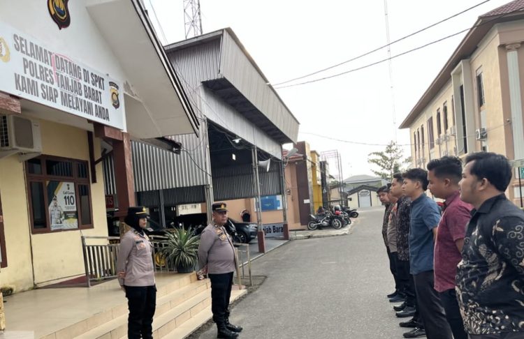 Polres Tanjab Barat Tingkatkan Pelayanan Publik Melalui SPKT dan Call Center Polri 110 Siaga 24 Jam