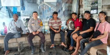 Bhabinkamtibmas Polsek Tungkal Ilir Intensifkan Sambang Warga, Sampaikan Imbauan Kamtibmas dan Pencegahan Karhutla