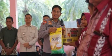 Polres Sarolangun Salurkan 130 Paket Sembako untuk Warga Terdampak Banjir di Mandiangin Timur