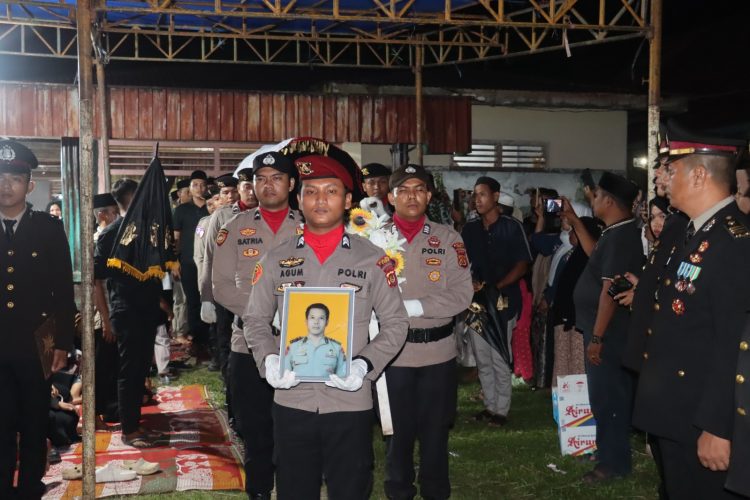 Polres Tebo Gelar Upacara Pemakaman Kedinasan sebagai Penghormatan Terakhir kepada AIPDA Mekiyanto