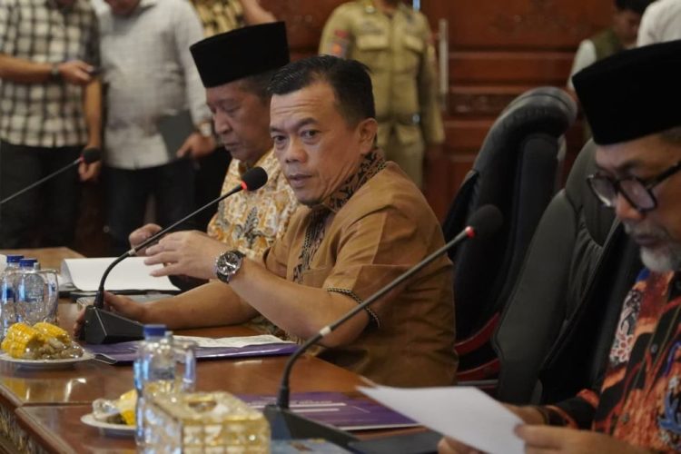 Gubernur Al Haris Pimpin Rapat Evaluasi Perkembangan Pelaksanaan Kegiatan Pembangunan Triwulan II TA 2026