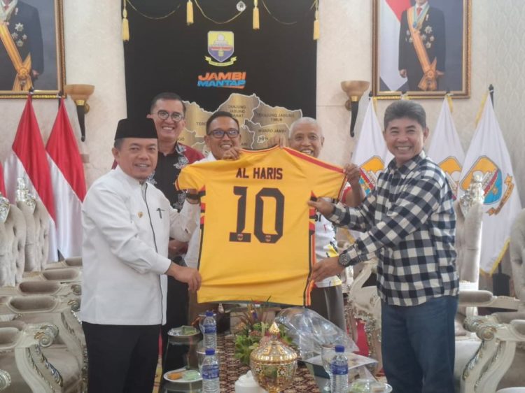 Gubernur Al Haris Pimpin Rapat Evaluasi Perkembangan Pelaksanaan Kegiatan Pembangunan Triwulan II TA 2026