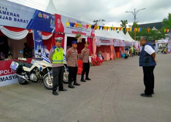 Polres Tanjab Barat Siagakan Personel Jaga Stand Pameran Alutsista dan Ranmor di Alun-Alun Kuala Tungkal