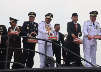 Puluhan Kapal Kepung Alur Pengabuan, Penghormatan untuk Pahlawan