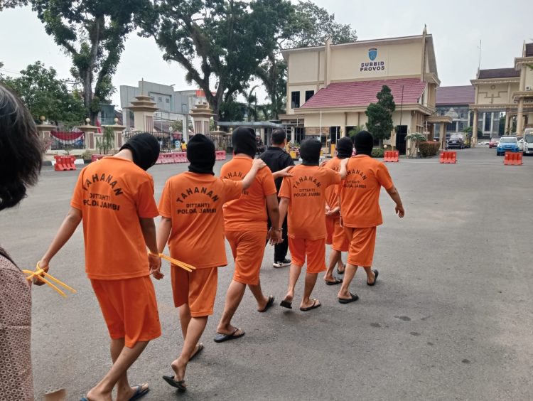 Wawako Jambi Terima Lencana Darma Bakti Pramuka dari Ketua Kwartir Nasional Gerakan Pramuka
