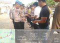 Pengecekan Handphone Personel Polsek Mestong Dalam Rangka Pencegahan Personel Bermain Judi Online
