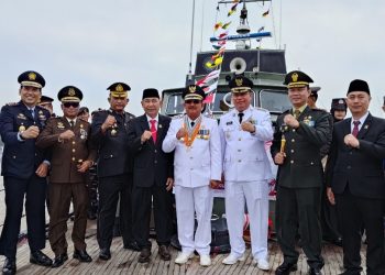 Semarak HUT RI ke-81 di Perairan Sungai Pengabuan, Bea Cukai Jambi dan Forkopimda Tanjab Barat Kibarkan Semangat Kemerdekaan