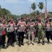 Semarak HUT ke-81 RI, Polsek Rimbo Ilir Bagikan Bendera Merah Putih kepada Masyarakat