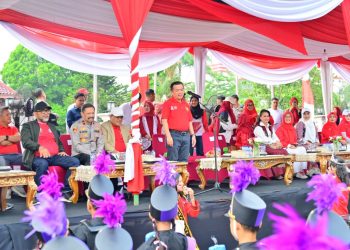 Wakapolda Jambi Saksikan Pawai Pembangunan dan Karnaval Kemerdekaan RI ke-81