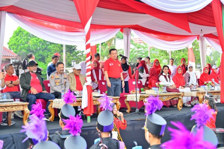 Wakapolda Jambi Saksikan Pawai Pembangunan dan Karnaval Kemerdekaan RI ke-81