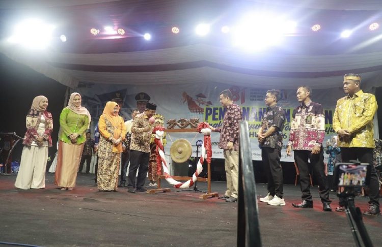 Bakesbangpol Batanghari Bagikan 10 Juta Bendera Merah Putih kepada Masyarakat