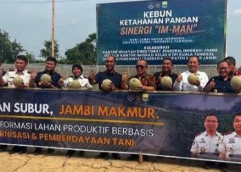 Kepala Lapas Perempuan Jambi Hadiri Penyerahan ULP Muaro Jambi dan Panen Melon Program Ketahanan Pangan
