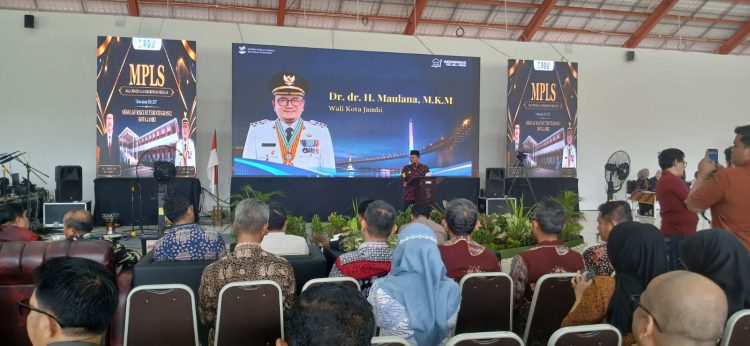 Bupati Tanjab Barat Isi Khutbah Safari Jum’at di Masjid Nurdin