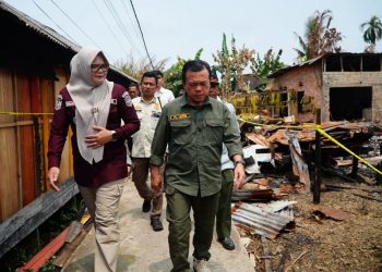 Gubernur Al Haris Datangi Korban Kebakaran di Lagan Tengah Tanjab Timur