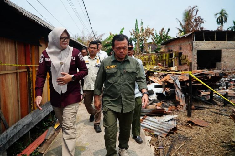 Gubernur Al Haris Datangi Korban Kebakaran di Lagan Tengah Tanjab Timur
