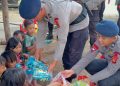 Brimob Jambi Peduli, Sambangi dan Berikan Bantuan Sosial kepada Warga SAD di Merangin