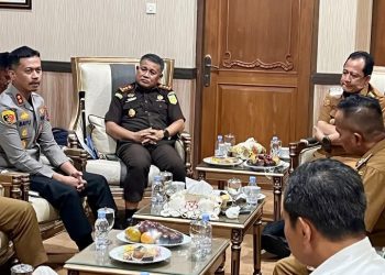 Dipimpin Bupati BBS, Polres Muaro Jambi Fasilitasi Mediasi Masyarakat Desa Pulau Mentaro dan Desa Puding