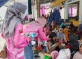 3 Bidan Desa Solok Ajak Warga Pakai Masker, Cegah ISPA Saat Kabut Asap