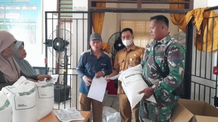 Perkuat Kamtibmas dan Kedekatan dengan Warga, Babinsa Olak Kemang Intensifkan Komsos