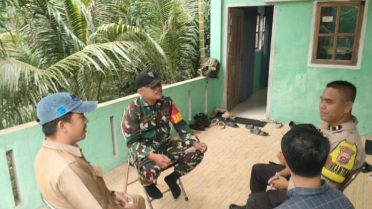 Perkuat Kamtibmas dan Kedekatan dengan Warga, Babinsa Olak Kemang Intensifkan Komsos