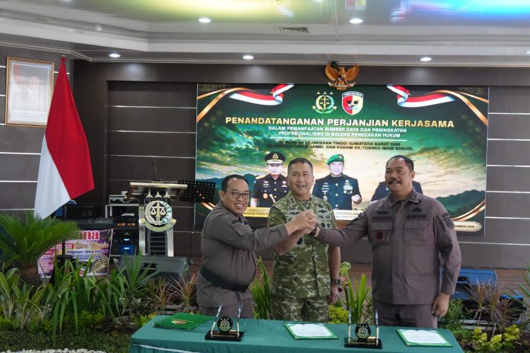 Kapal Klinik Terapung Ditpolairud Polda Jambi Berikan Layanan Kesehatan Gratis untuk Warga Pesisir Sungai Batanghari