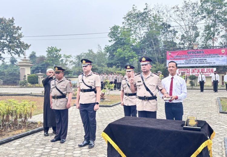 Kapolres Muaro Jambi Pimpin Sertijab dan Pelantikan, Tekankan Profesionalisme dan Pelayanan dalam Bertugas